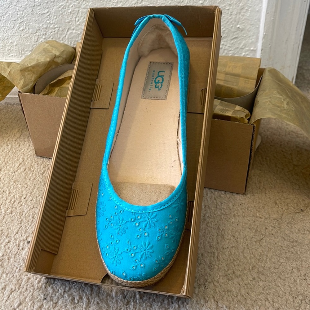 UGG K Tassy Eyelet Blue Shoe